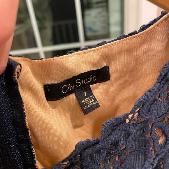 Lace Cocktail Dress - Picture 4 of 4